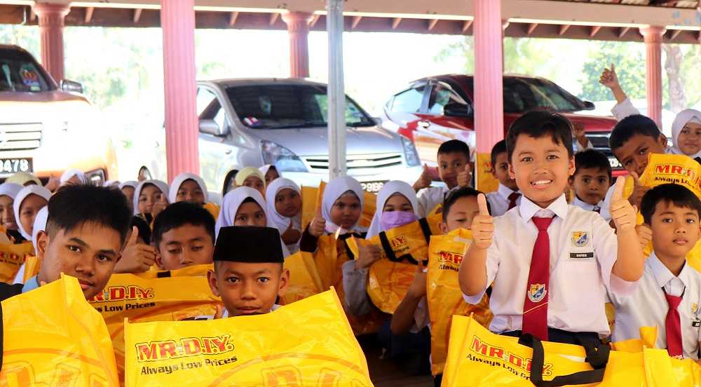 MR.DIY CSR: Back To School SK. Kijal, Terengganu