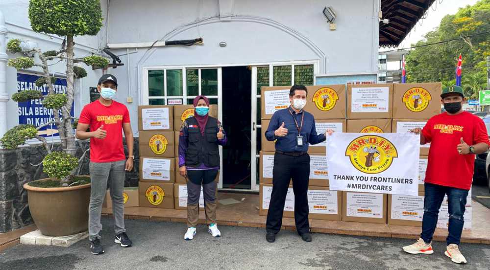 MR.DIY COVID-19 CSR: MR.DIY x Malaysian Relief Agency (MRA) PPEs to 136 Services Nationwide