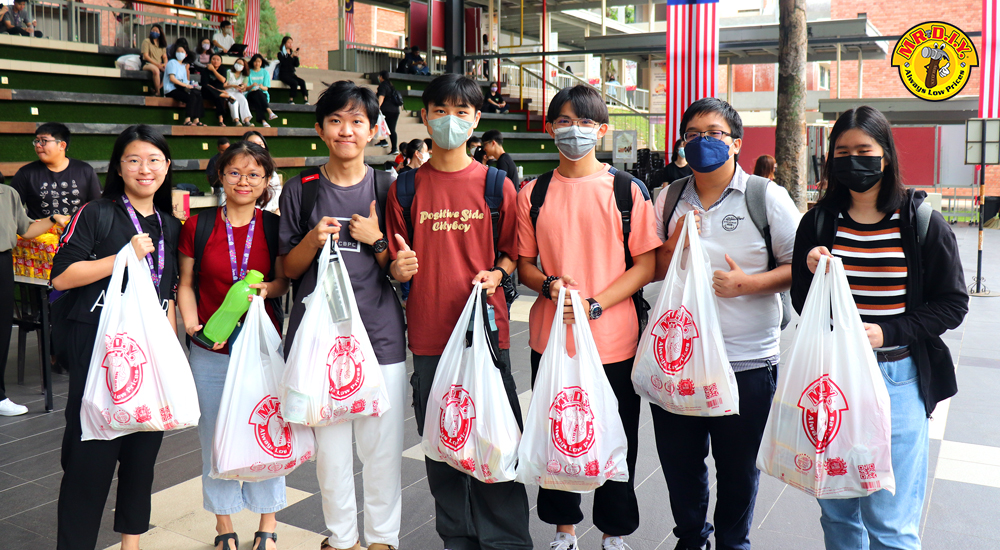 MR.DIY CSR: University Foodbank @ TAR UMT