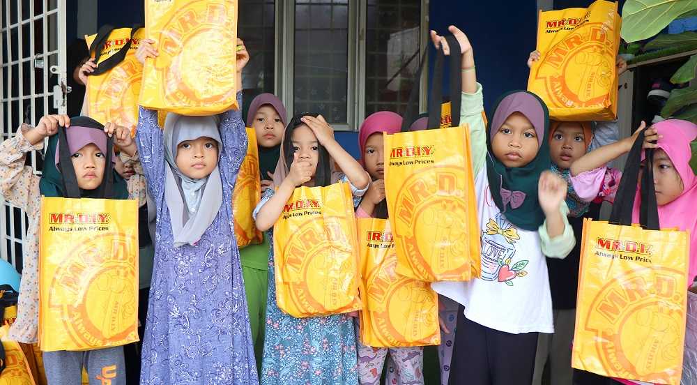 MR.DIY CSR: Back To School Rumah Nur Sakinah