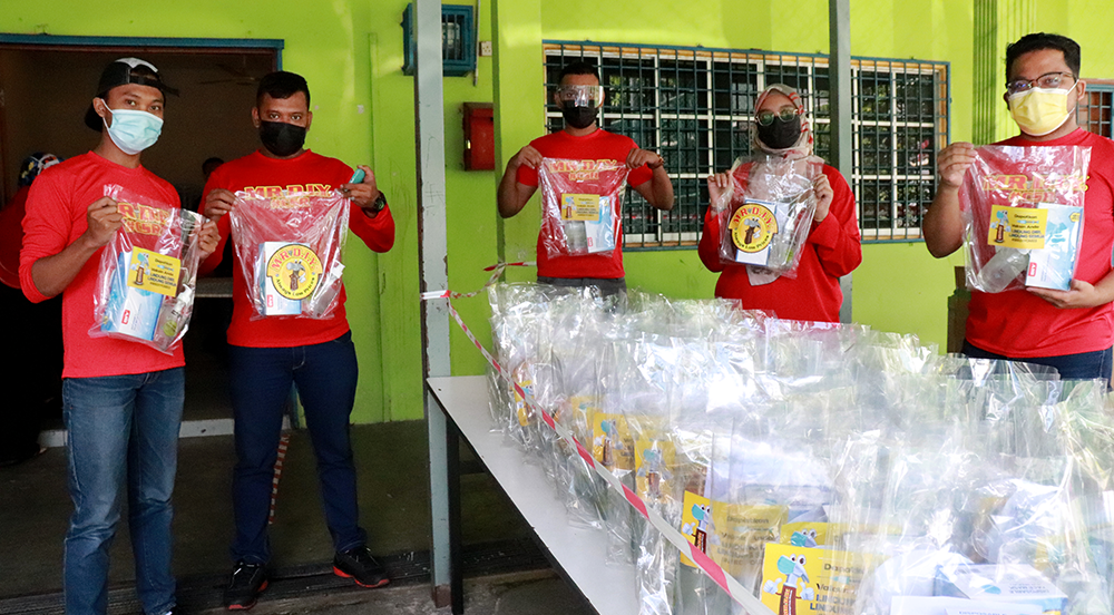 MR.DIY CSR: 250 Families Lembah Pantai