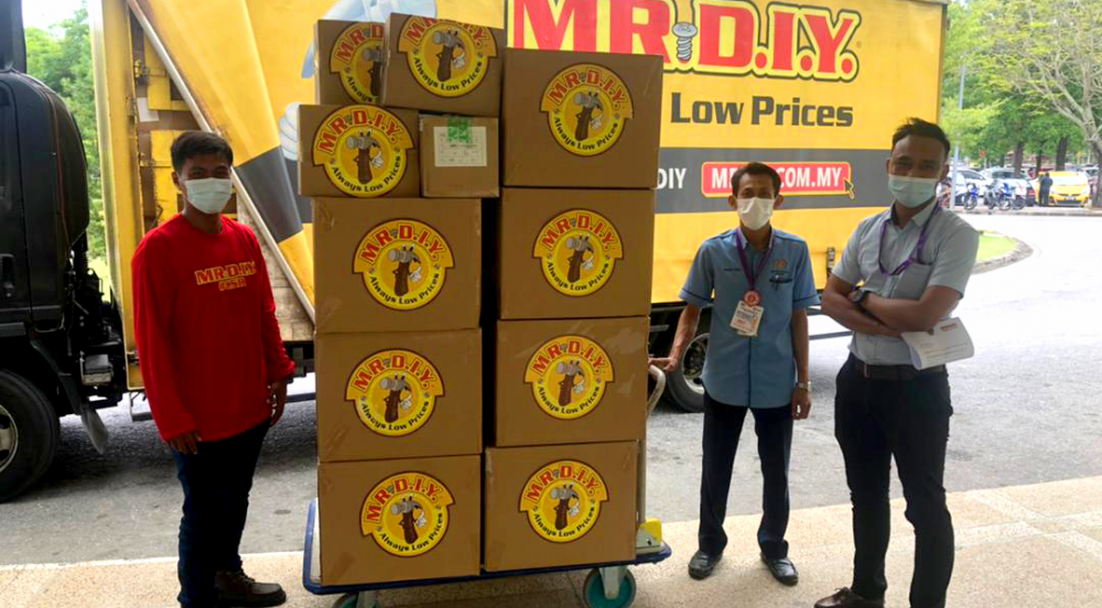 MR.DIY COVID-19 CSR: MR.DIY x Malaysian Relief Agency (MRA) PPEs to Kedah