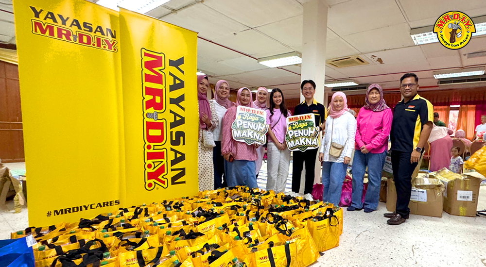 MR D.I.Y. CSR: YAYASAN MR D.I.Y. & Sisters of Jannah Brings Aid to Asnaf Families with Syawal Bag Initiative