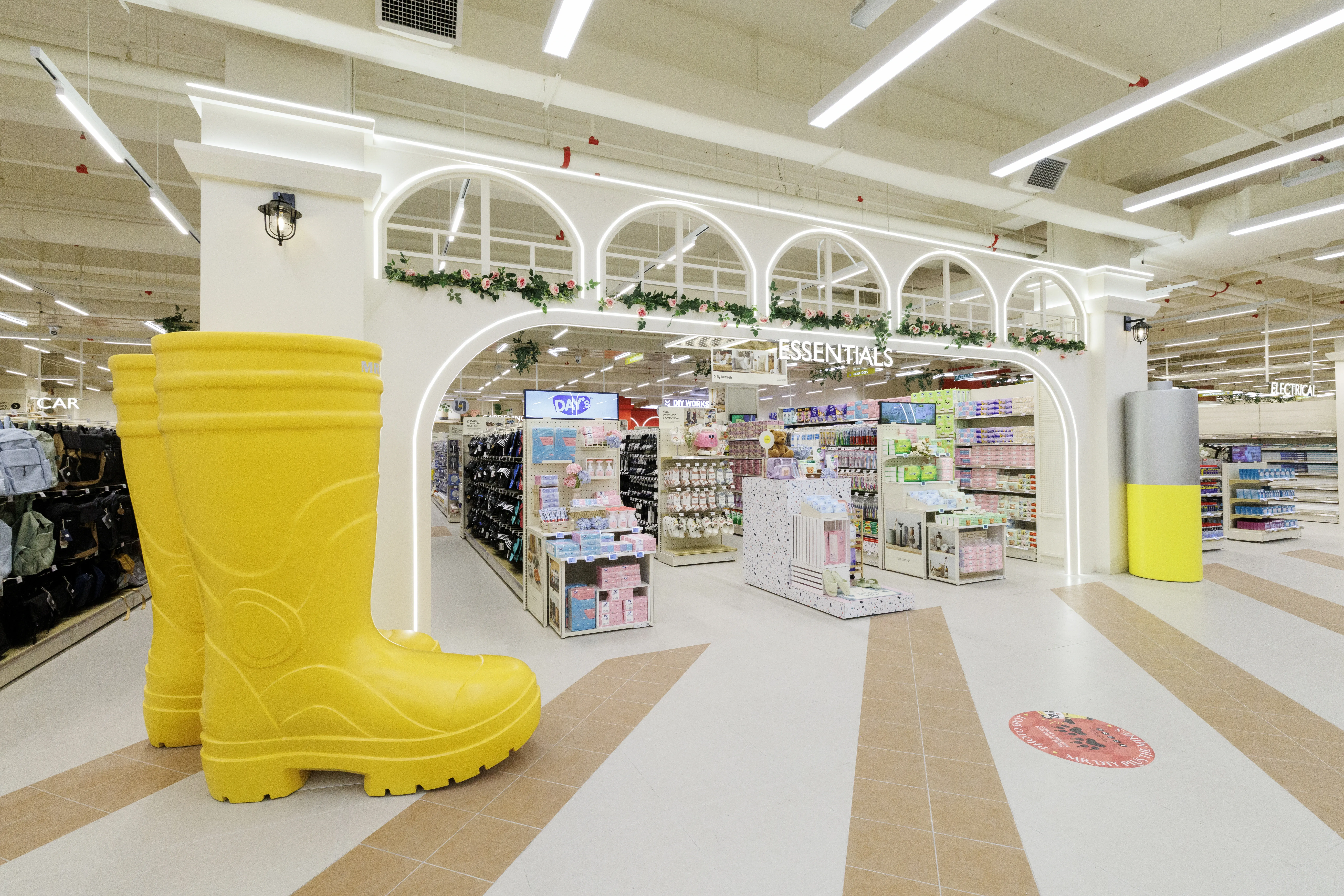A more engaging shopping experience for customers with an easy-to-navigate environment and a wider range of products under one roof