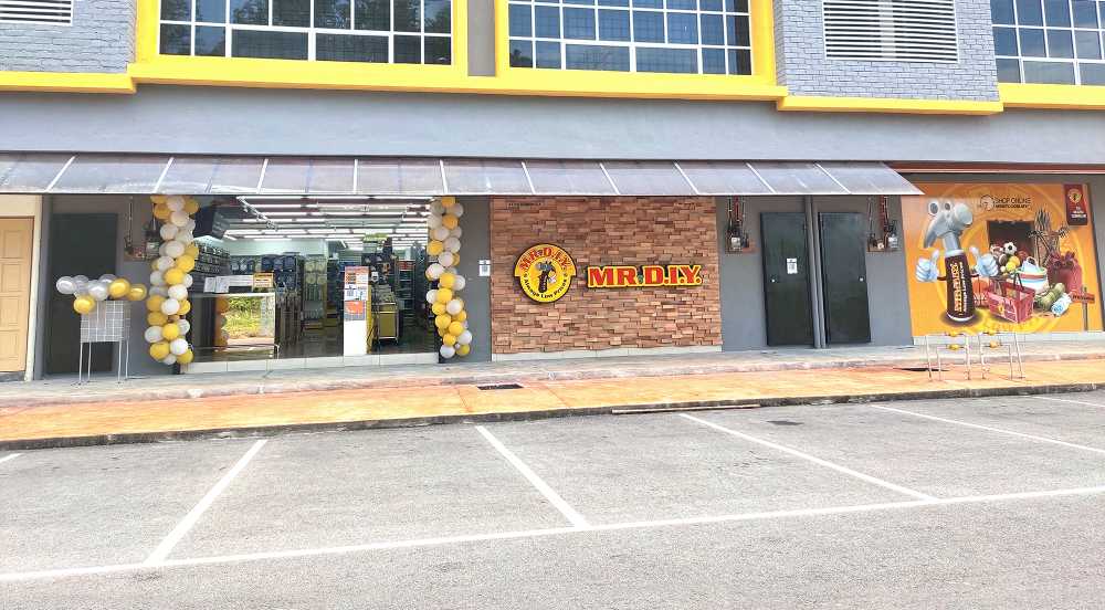 712th Store Opening at Taman Merbau, Titi
