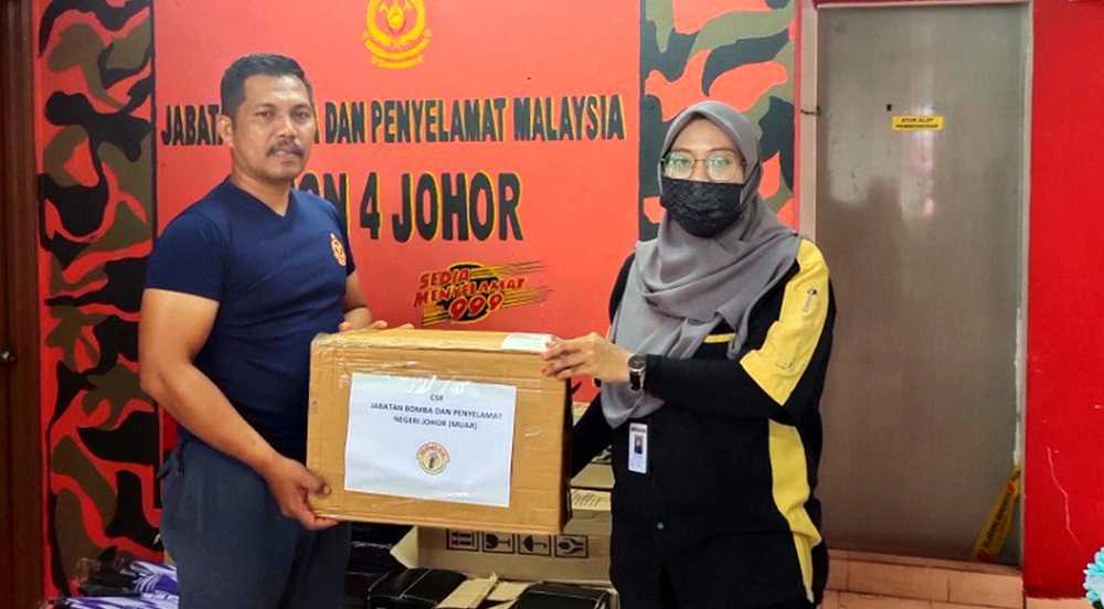 MR.DIY CSR: Contributed 100 Flags In Conjunction With Merdeka & Malaysia's Day 2022