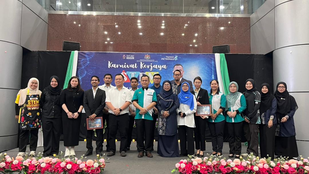 Daripada bilik darjah kepada kerjaya: Yayasan MR D.I.Y. dan PETRONAS menerajui Pembelajaran STEM