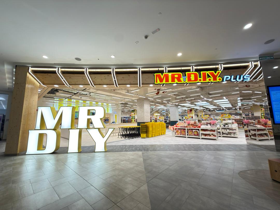 562nd Store Opening at Toppen Shopping Centre