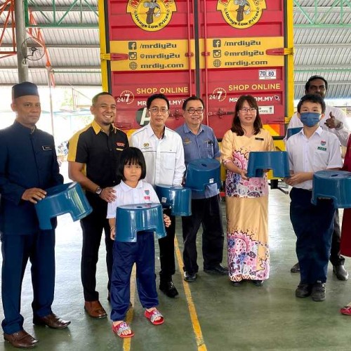 MR.DIY CSR: CSR Program with SJK(C) Man Ming, Gopeng, Perak