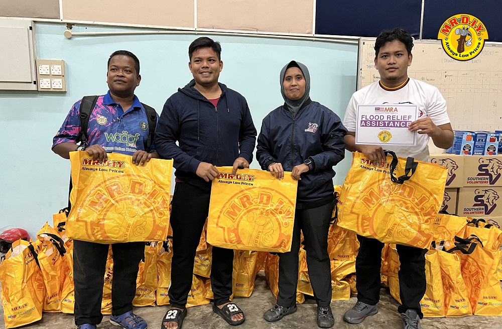MR.DIY CSR: Flood Aids For Muar And Segamat Families