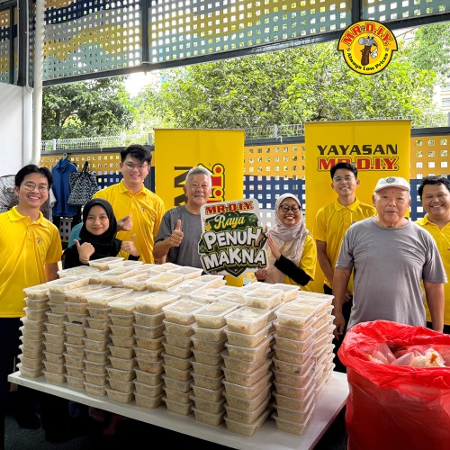 MR D.I.Y. CSR: YAYASAN MR D.I.Y. and Food4U Provide Meals for the Homeless