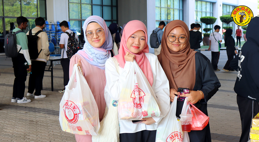 MR.DIY CSR: University Foodbank @ University Tenaga Nasional (UNITEN)