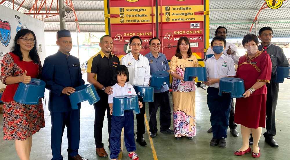MR.DIY CSR: CSR Program with SJK(C) Man Ming, Gopeng, Perak