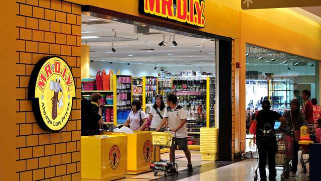 50th Store Opening at Lotus's Station 18