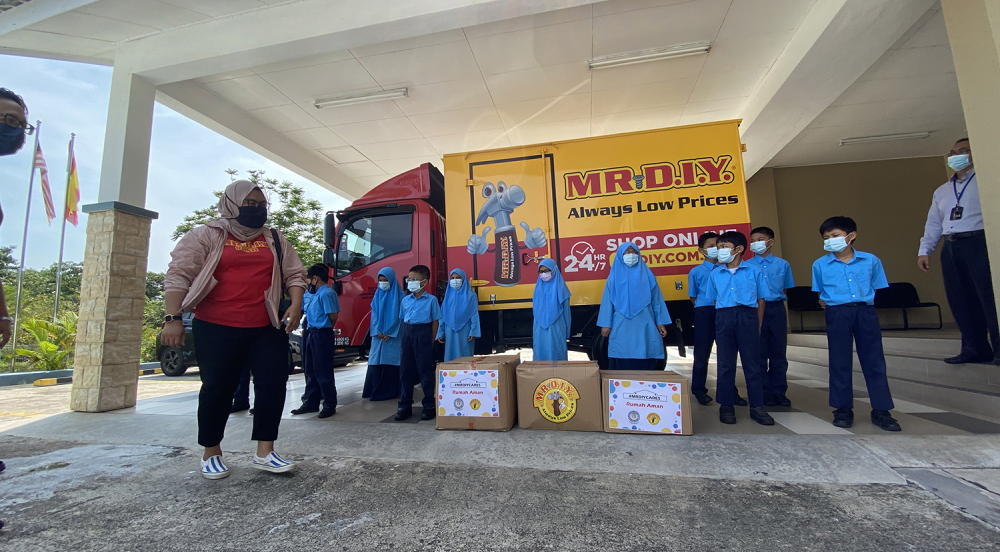 MR.DIY x Soroptimist International Club of Damansara (SID) 5 Homes CSR