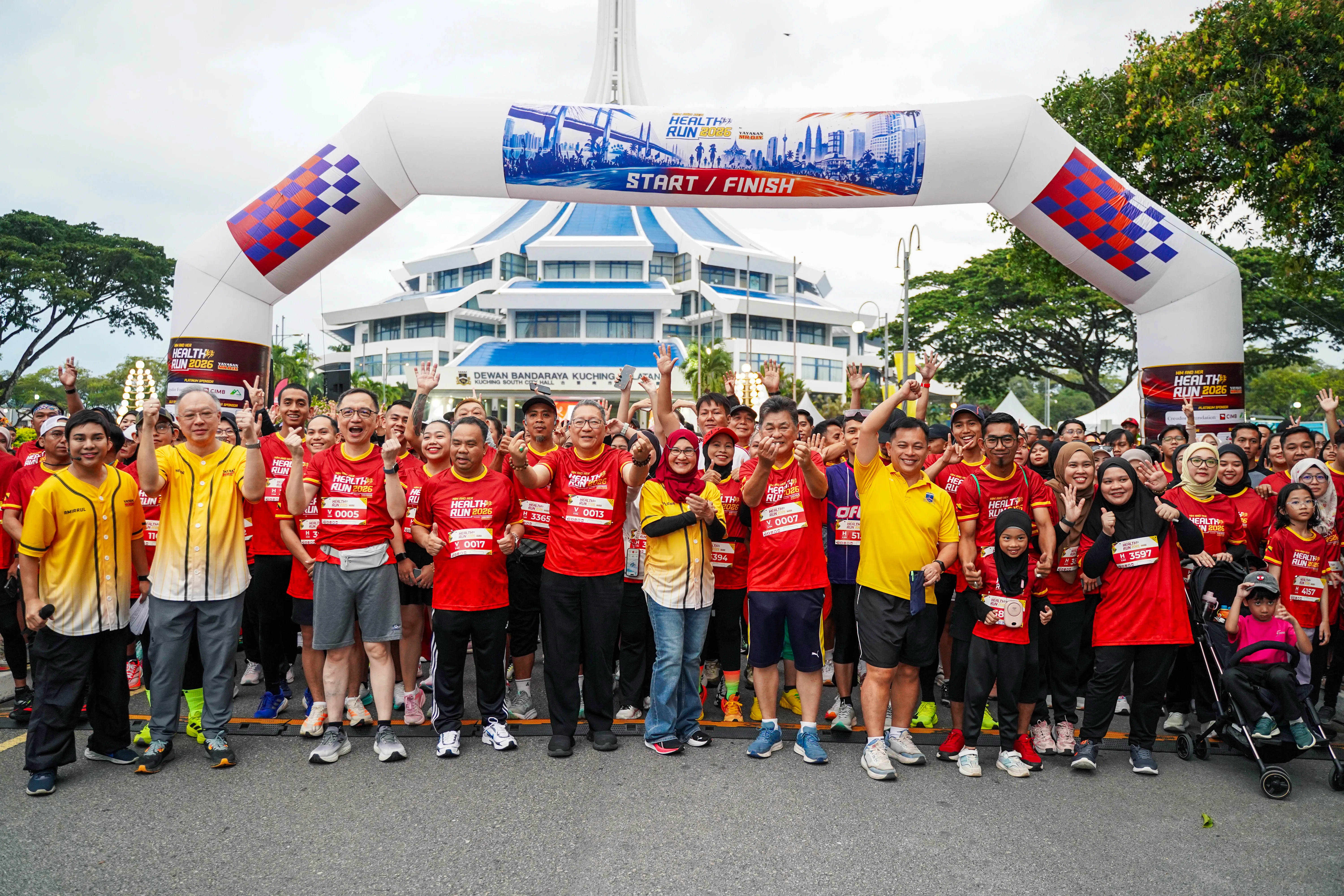 MR D.I.Y.'s Kuching Runs for Better Health