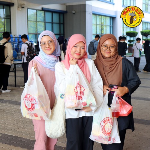 MR.DIY CSR: University Foodbank @ University Tenaga Nasional (UNITEN)