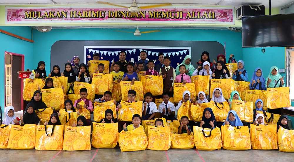 MR.DIY CSR: Back To School SK. Payoh, Terengganu