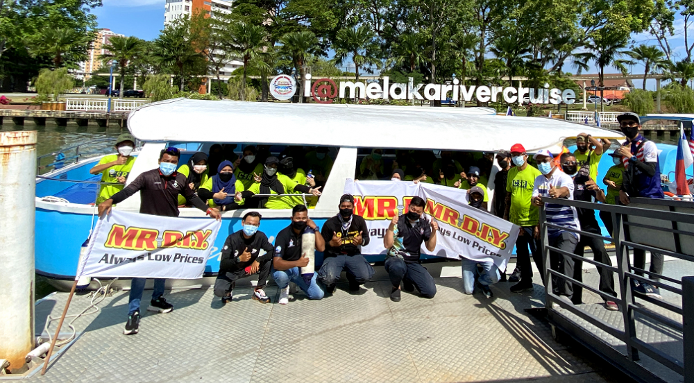 MR.DIY CSR: Sungai Melaka Clean Up