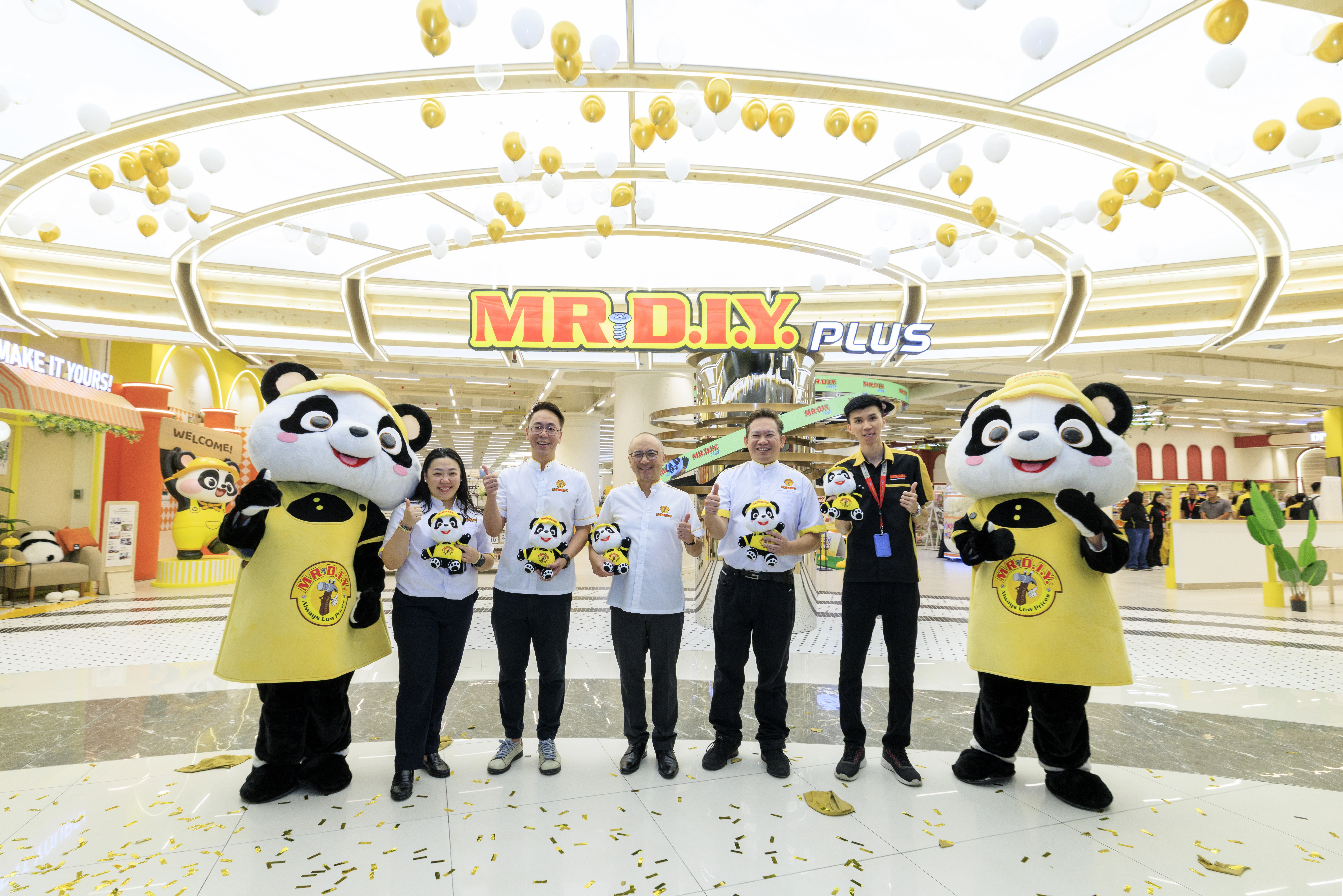 From left: MR. D.I.Y. representatives Apple Lim, Vice President of Business Development, Alex Goh, Senior Vice President of Marketing, Adrian Ong, CEO, Eric Lau, Vice President of Retail Operations and Tan Kok Onn, Retail Operations Area Manager, at the opening of MR D.I.Y. Plus The Mines
