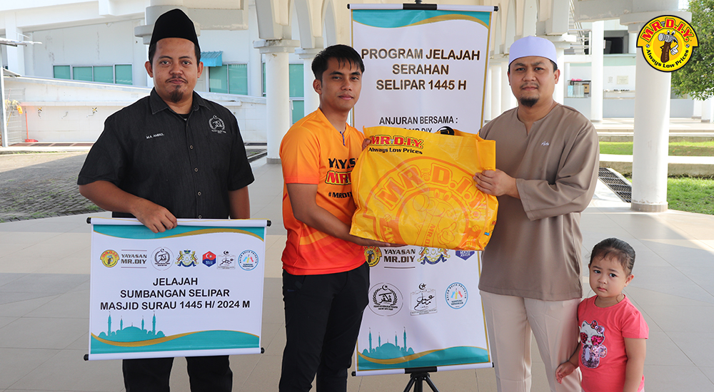 MR D.I.Y. CSR: Community Aid - Slipper Drive to 100 Batu Pahat Mosque