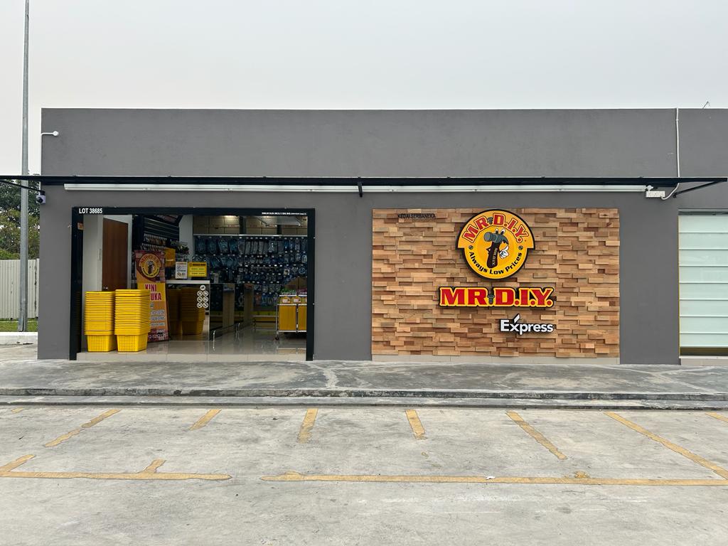 1090th Store Grand Opening Event at Petronas Station Jalan Besar Salak Sepang