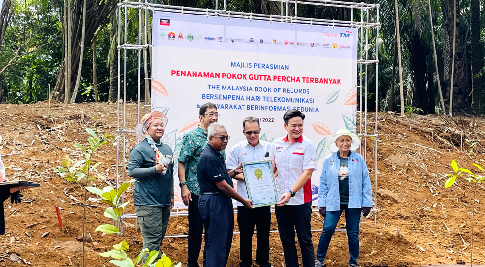 MR.DIY CSR: Gutta Percha Tree Planting