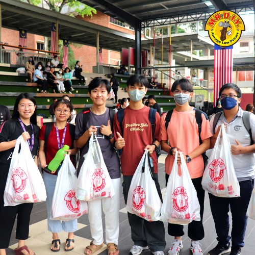 MR.DIY CSR: University Foodbank @ TAR UMT