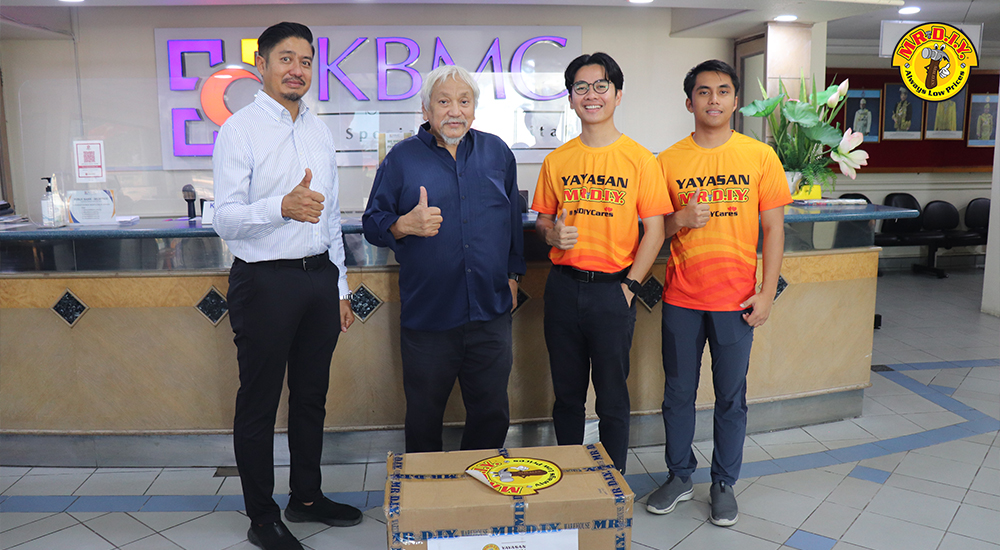 MR D.I.Y. CSR: Community Aid - Face Shield Distribution @ Kota Bharu Medical Center