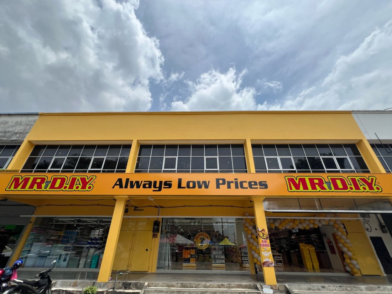 1354th Store Grand Opening Event at Taman Lobak Indah, Lunas Kedah