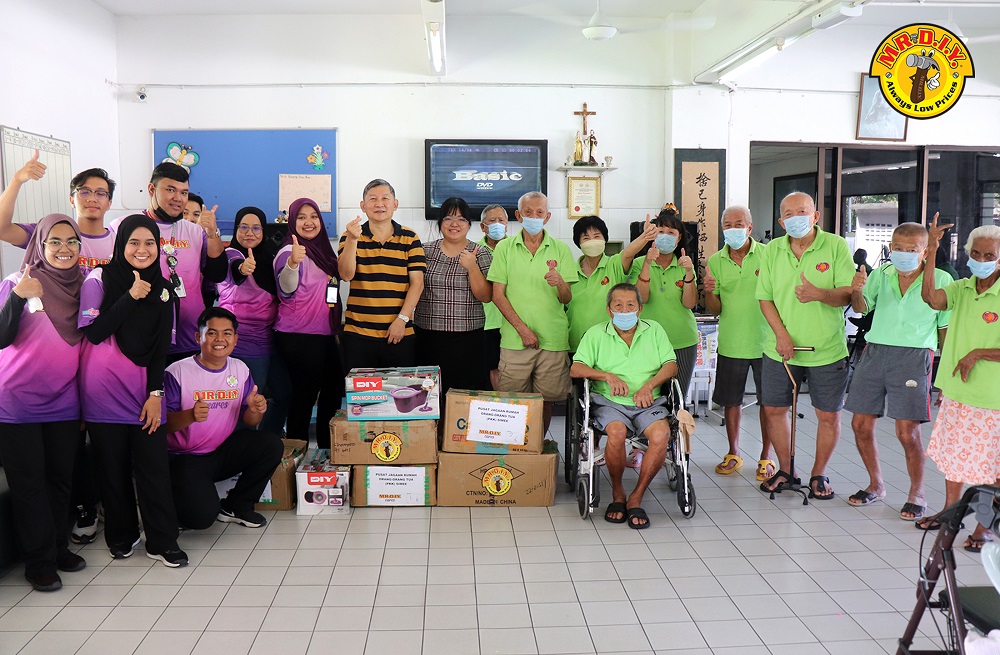 MR.DIY CSR: Day With Rumah Orang - Orang Tua (PKK) Simee, Ipoh