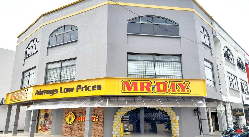 945th Store Opening at Plaza Pandan Malim